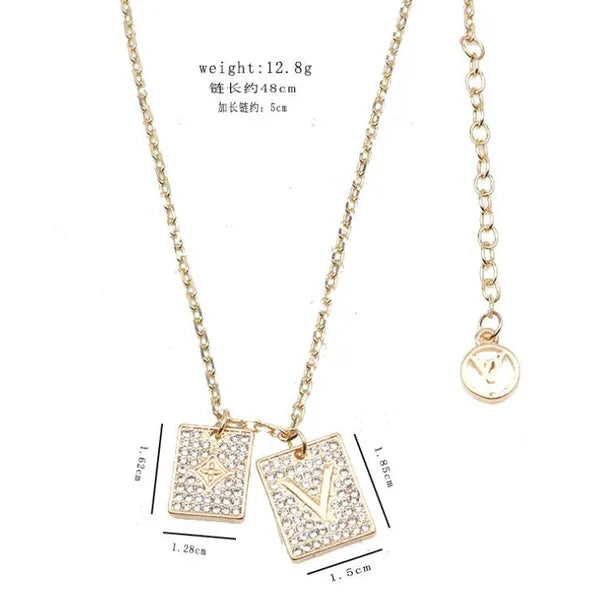 13Style Luxury Designer Letter Pendant Necklaces 18K Gold Plated Pearl Rhinestone Sweater Necklace for Women Wedding Party Jewelry Accessories