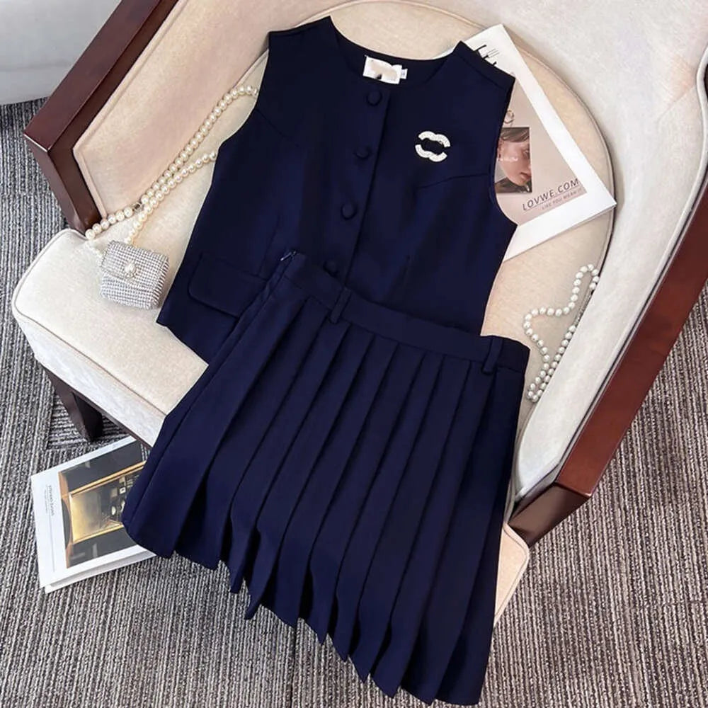 women set designer skirt Set fashion letter embroidery sleeveless shirt suit luxury solid color high waist pleated skirts two-piece