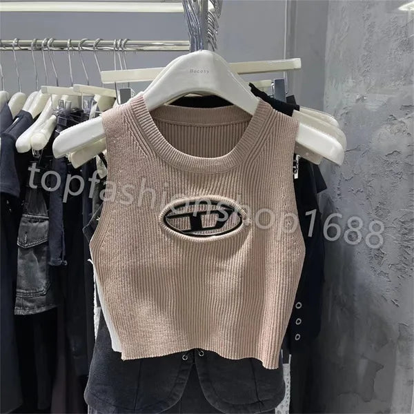 Womens Designer T-shirt Slim Fit Crop Top D Embroidery Short Open Umbilical Tee Small Street Hot Girls Versatile Clothing