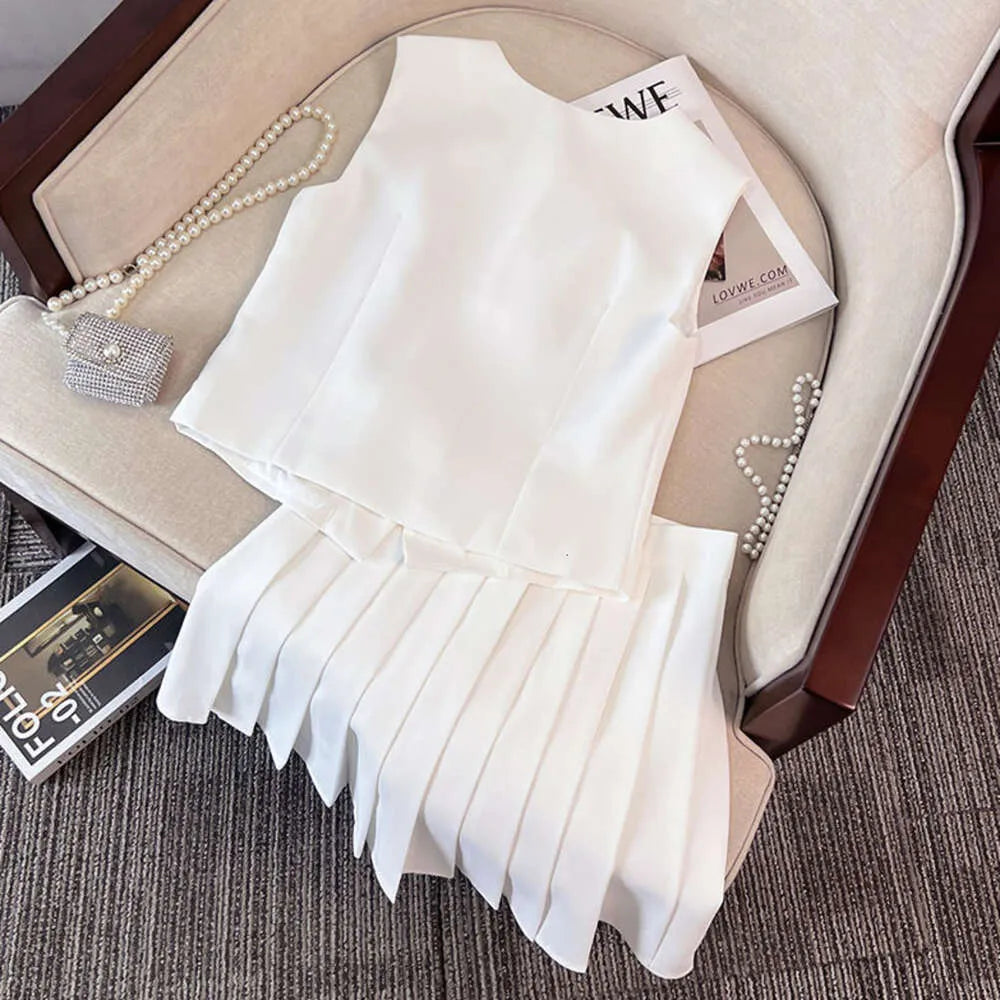 women set designer skirt Set fashion letter embroidery sleeveless shirt suit luxury solid color high waist pleated skirts two-piece