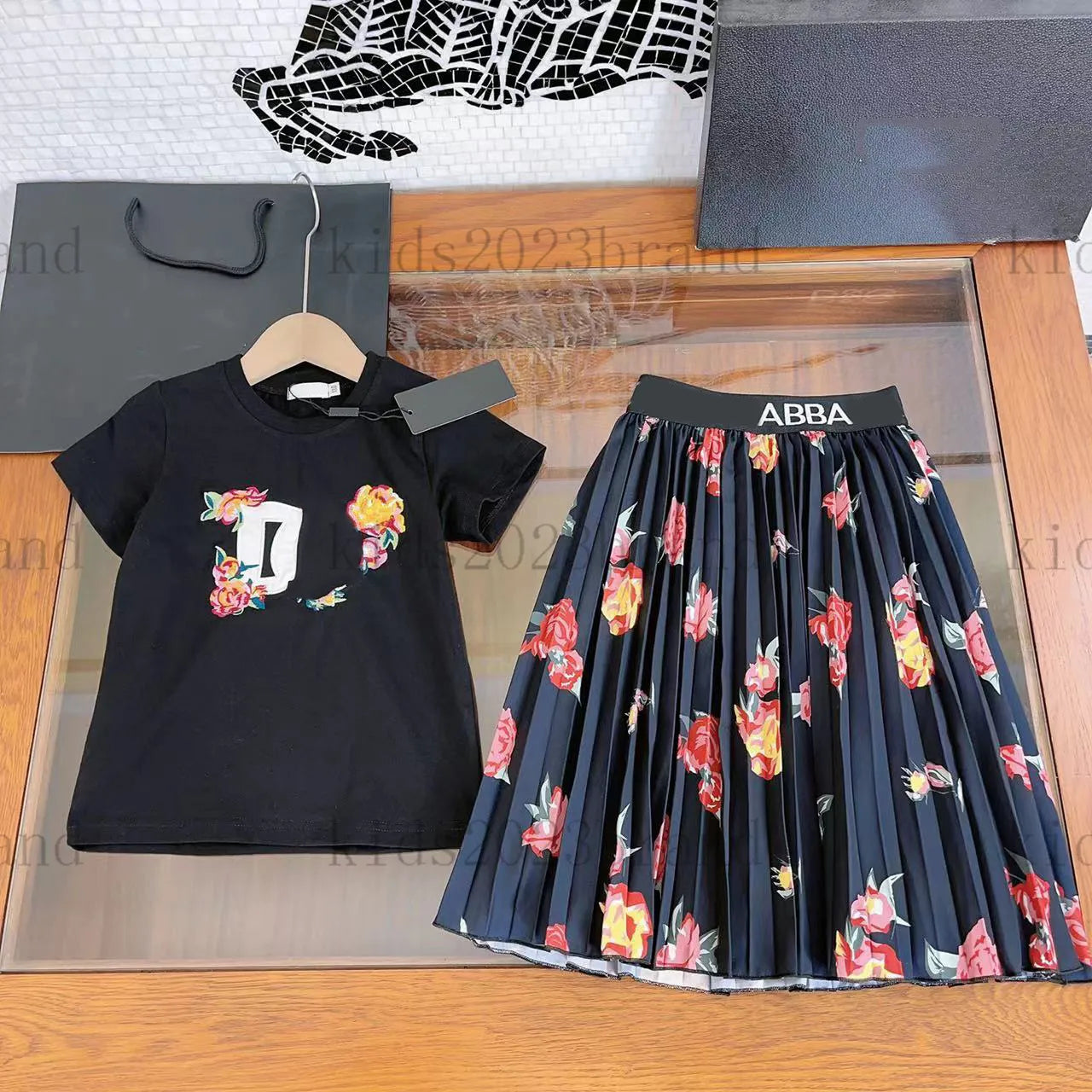 2023ss girls dress sets high end embroidery t shirts with long pleated skirts two pieces sets brand designer kids cotton t shirts white color mesh skirts flower print