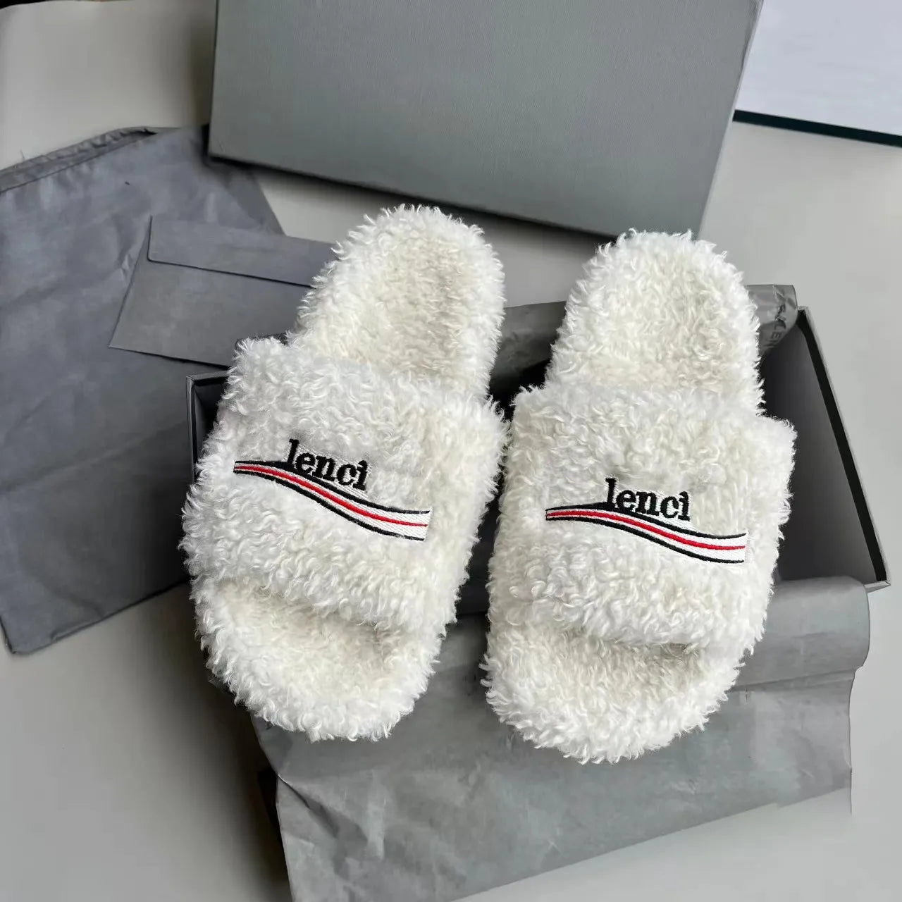 2024 New fashion Slippers fluffy sandale teddy bear womans vintage Slipper tazz Designer sandal house slides travel black Winter flat fuzzy outdoors Casual Shoe box