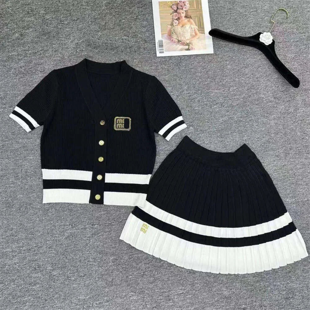 fashion women dress set designer dressss set letter embroidery graphic short sleeve knitshirt casual loose pleated skirt women two pieces two Color