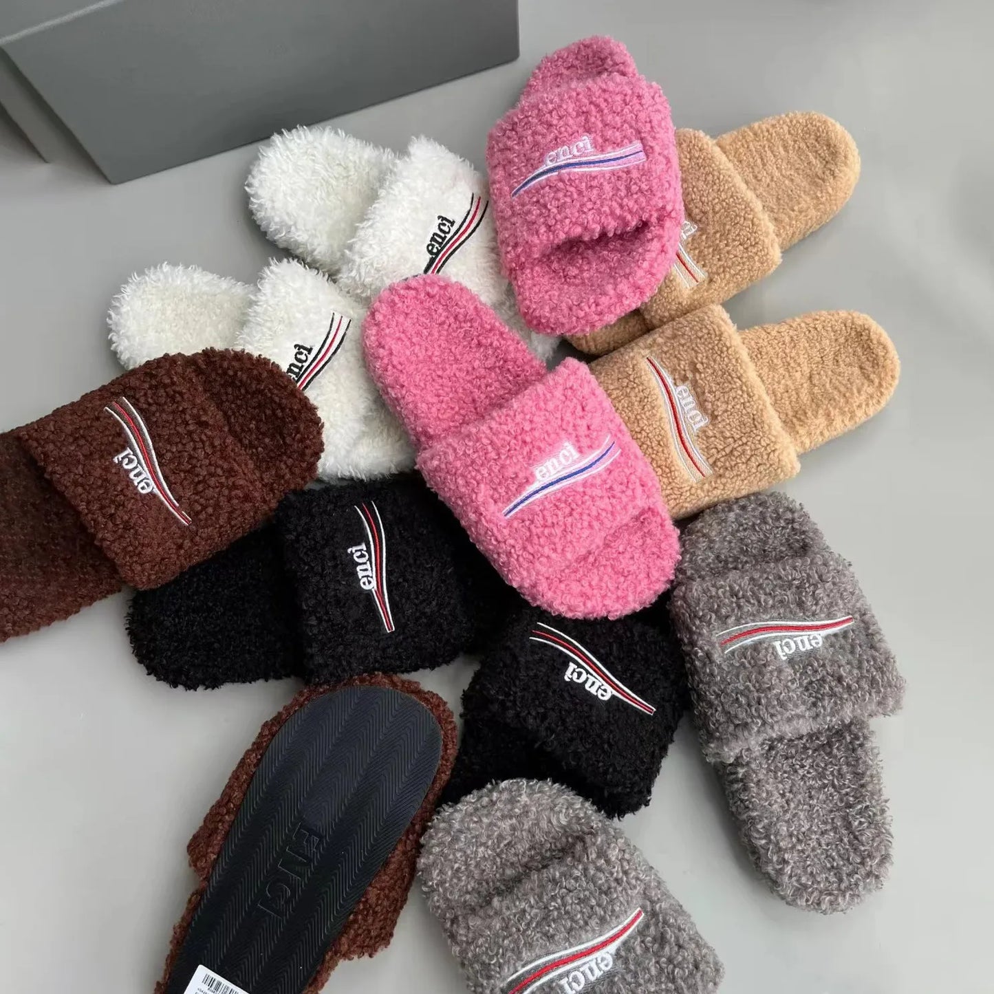 2024 New fashion Slippers fluffy sandale teddy bear womans vintage Slipper tazz Designer sandal house slides travel black Winter flat fuzzy outdoors Casual Shoe box