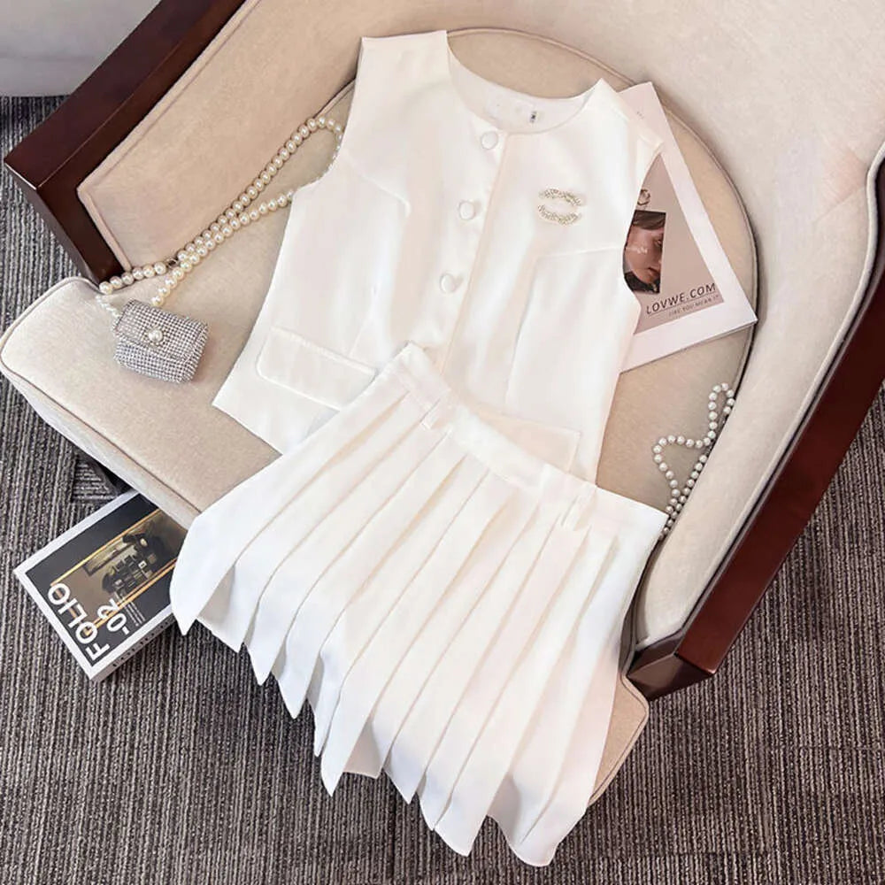 women set designer skirt Set fashion letter embroidery sleeveless shirt suit luxury solid color high waist pleated skirts two-piece