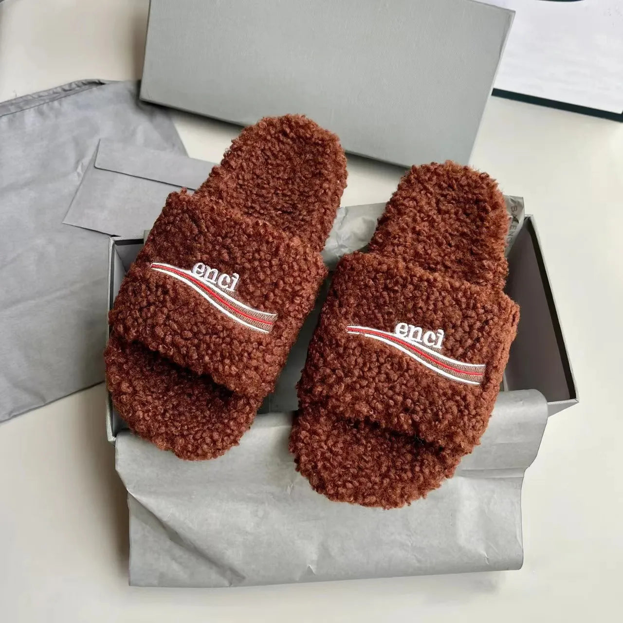 2024 New fashion Slippers fluffy sandale teddy bear womans vintage Slipper tazz Designer sandal house slides travel black Winter flat fuzzy outdoors Casual Shoe box