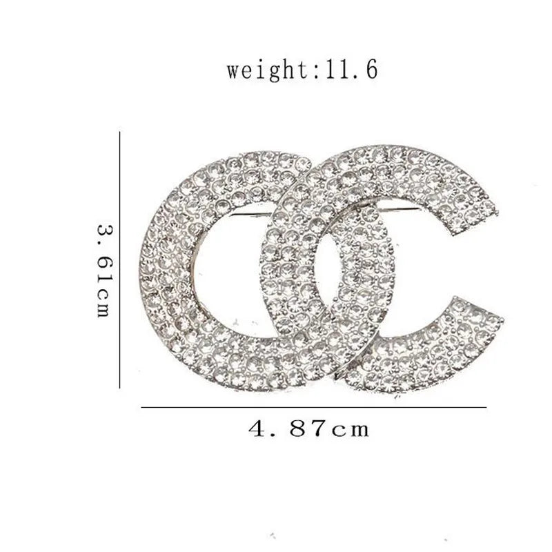 Brand Luxurys Design Diamond Brooch Women Crystal Rhinestone Letters Suit Pin Fashion Jewelry Clothing Decoration High Quality Accessories