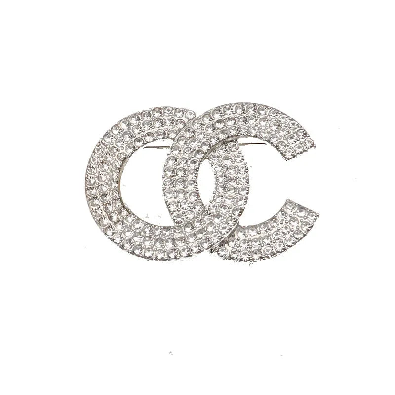 Brand Luxurys Design Diamond Brooch Women Crystal Rhinestone Letters Suit Pin Fashion Jewelry Clothing Decoration High Quality Accessories