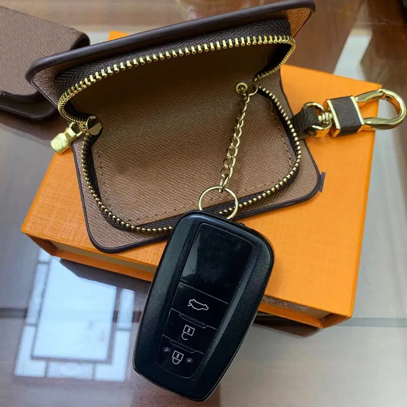 Fashion Designer keychain men and women bags hanging buckle Keychains car handmade leather pendant key chain Accessories