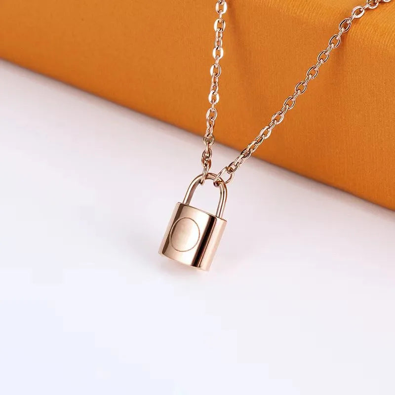 Lock head Pendant Necklaces Titanium steel designer for women men luxury jewlery gifts woman girl gold silver rose gold wholesale not Fade