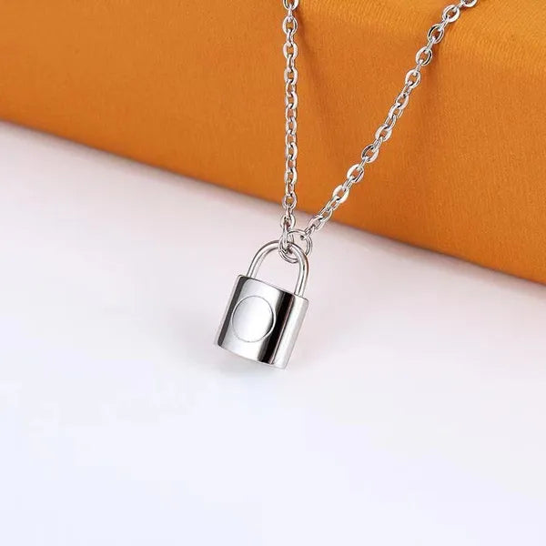 Designer jewelry necklaces women silver pendent mens necklace womens pendants necklaces ladies chains luxury jewlery girlfriend accessories wholesale L2